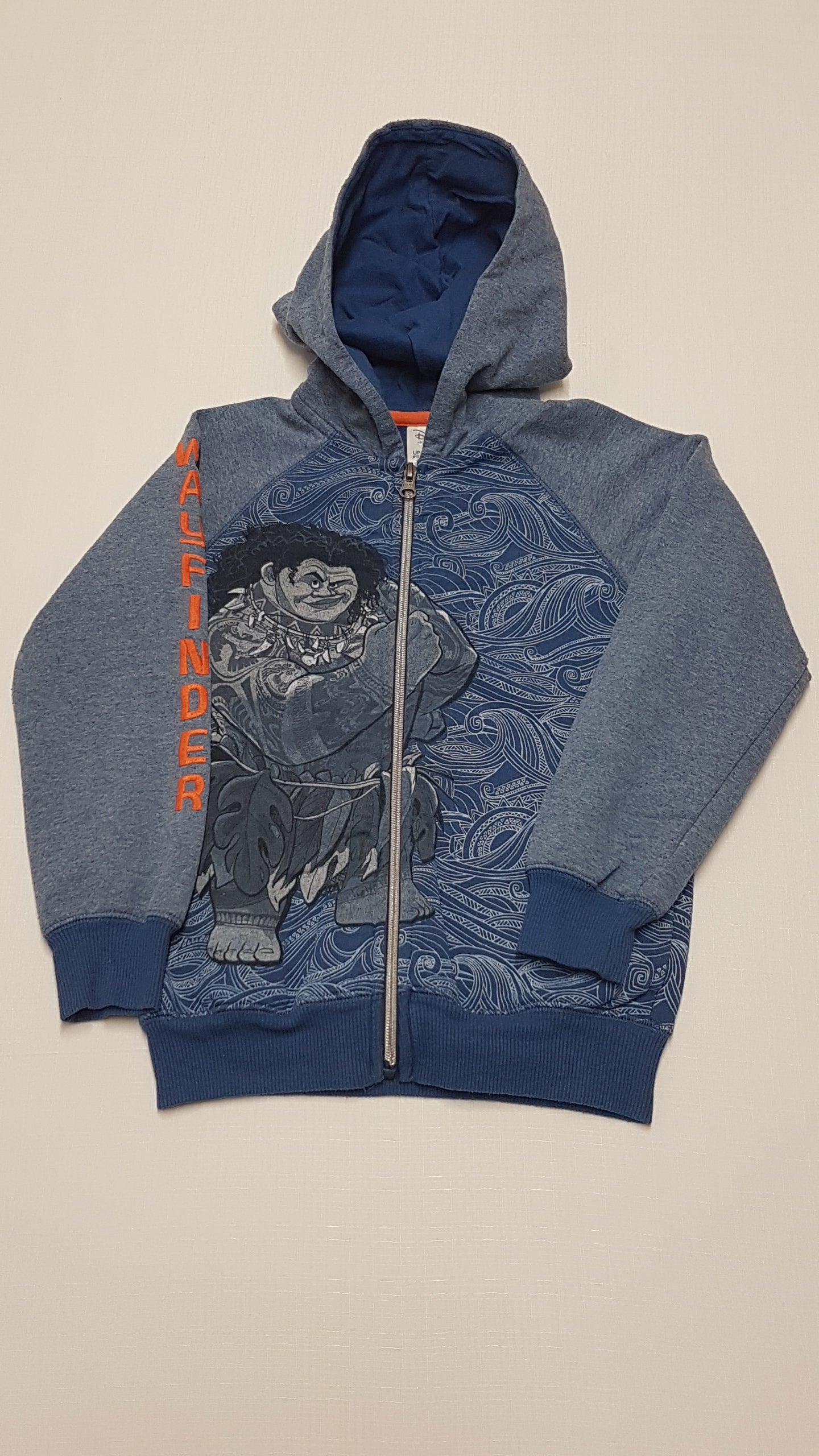 DISNEY STORE WAYFINDER KAPUCNIS,CIPZÁROS KISFIÚ PULÓVER 116