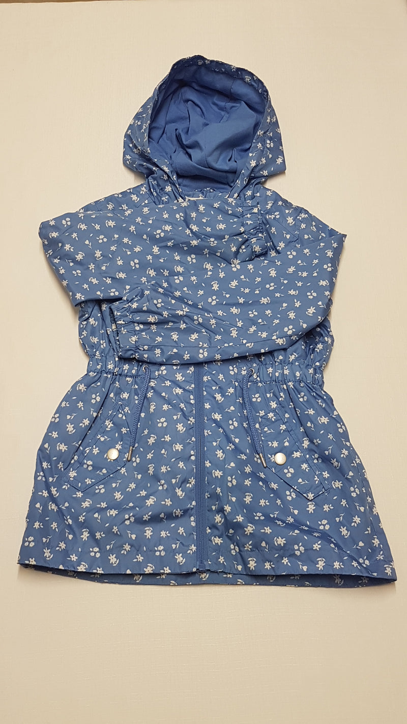 F&F KIDS VILÁGOS KÉK SZÍNŰ,APRÓ FEHÉR VIRÁGMINTÁS KISLÁNY SZÉLDZSEKI 122