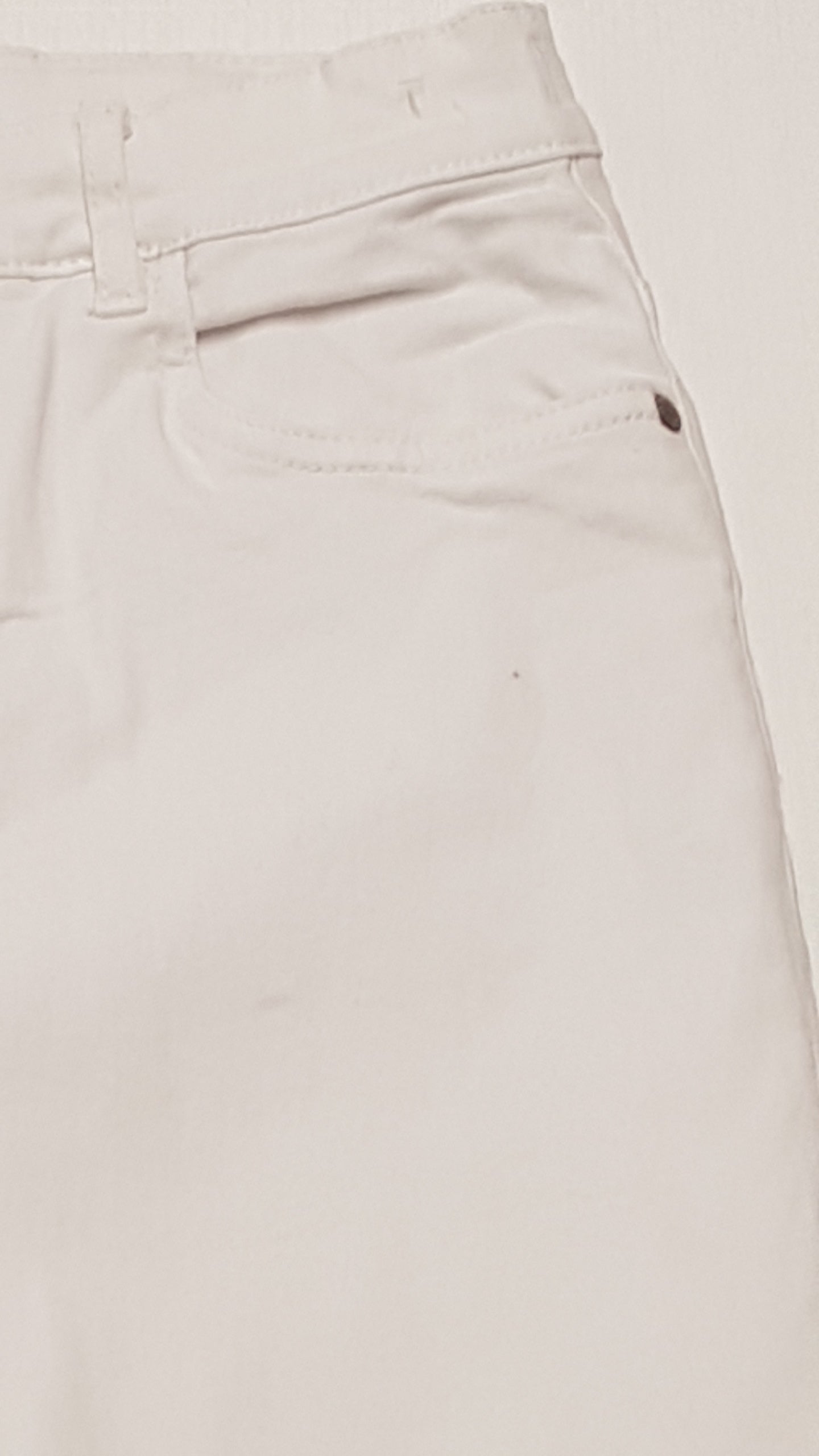 NEXT FEHÉR SZÍNŰ,FIÚ BERMUDA FARMERNADRÁG ÁLLÍTHATÓ GUMIS DERÉKRÉSSZEL 164