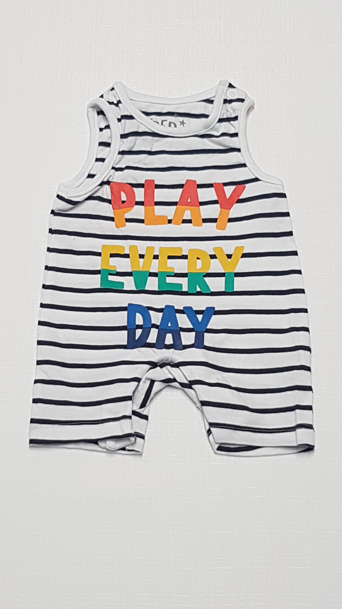 ÚJ F&F PLAY EVERY DAY CSÍKOS,FELIRATOS UNISEX PLAYSUIT 50