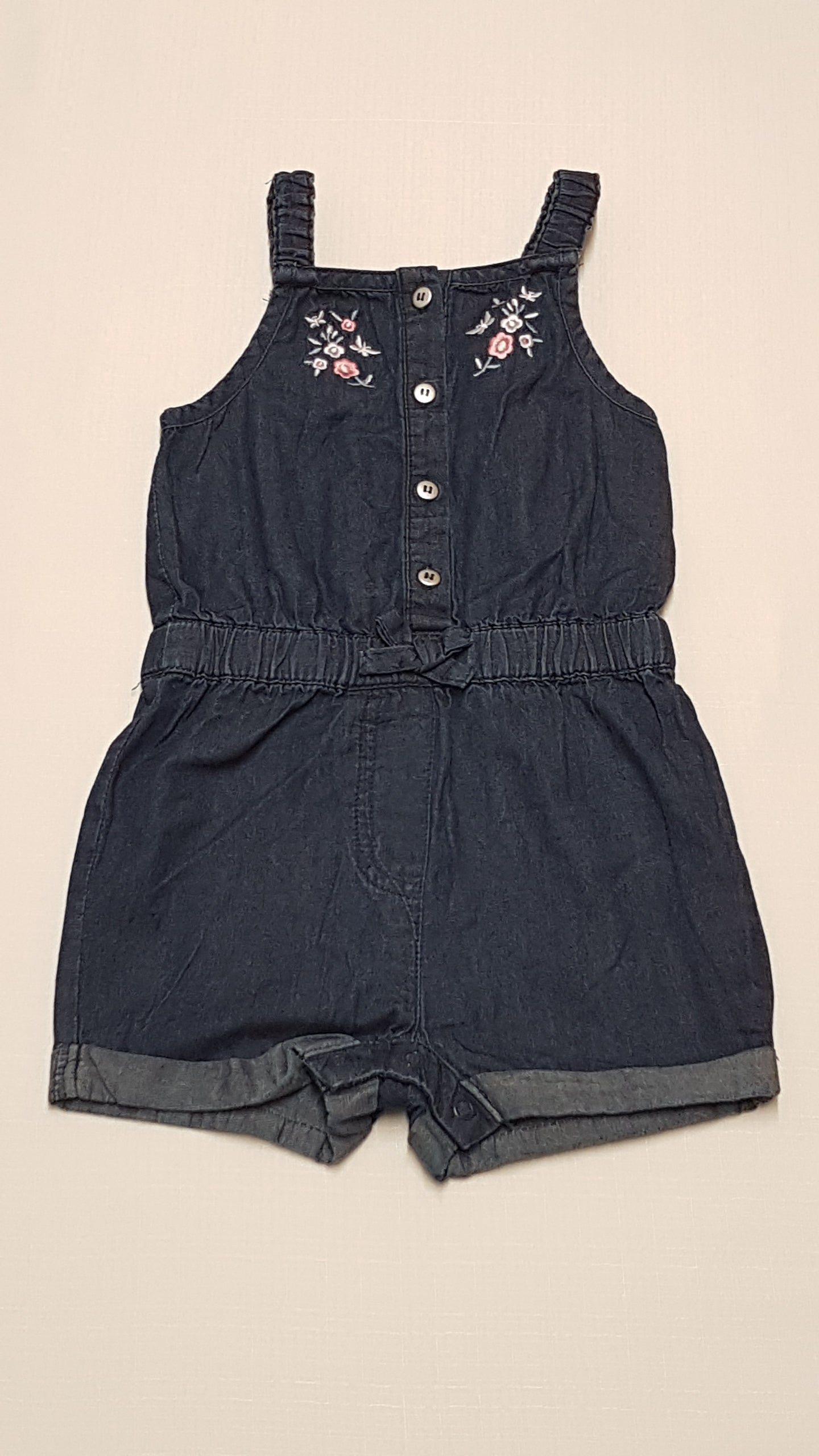 PRIMARK HÍMZETT,FARMER HATÁSÚ,CUKI KISLÁNY PLAYSUIT 86