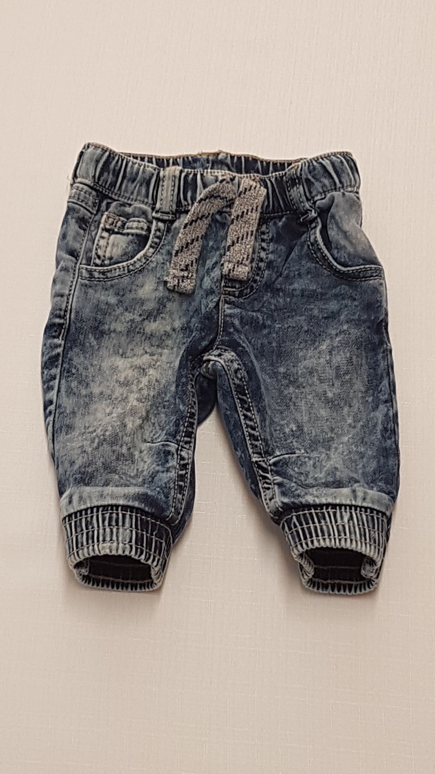 F&F KIDS MÁRVÁNY MINTÁS KISFIÚ JOGGER 62