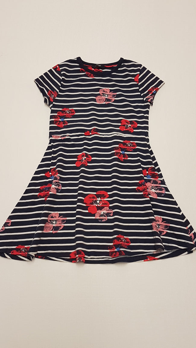 GEORGE CSÍKOS,VIRÁGMINTÁS,CSINI KISLÁNY RUHA 116-122 Hover Image