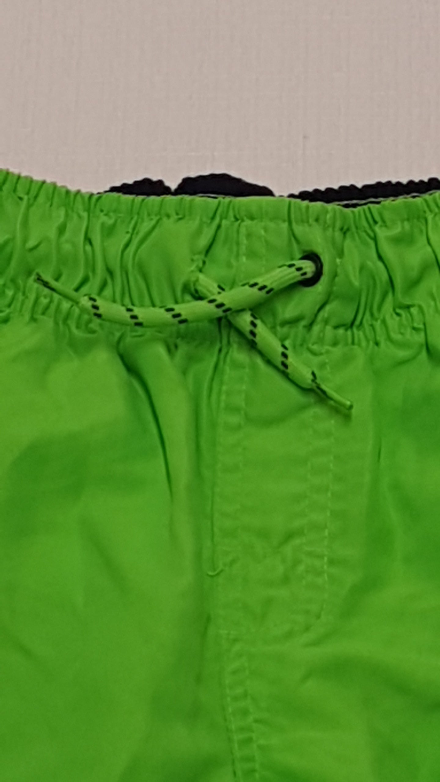 PRIMARK NEONZÖLD SZÍNŰ KISFIÚ FÜRDŐNACI 146