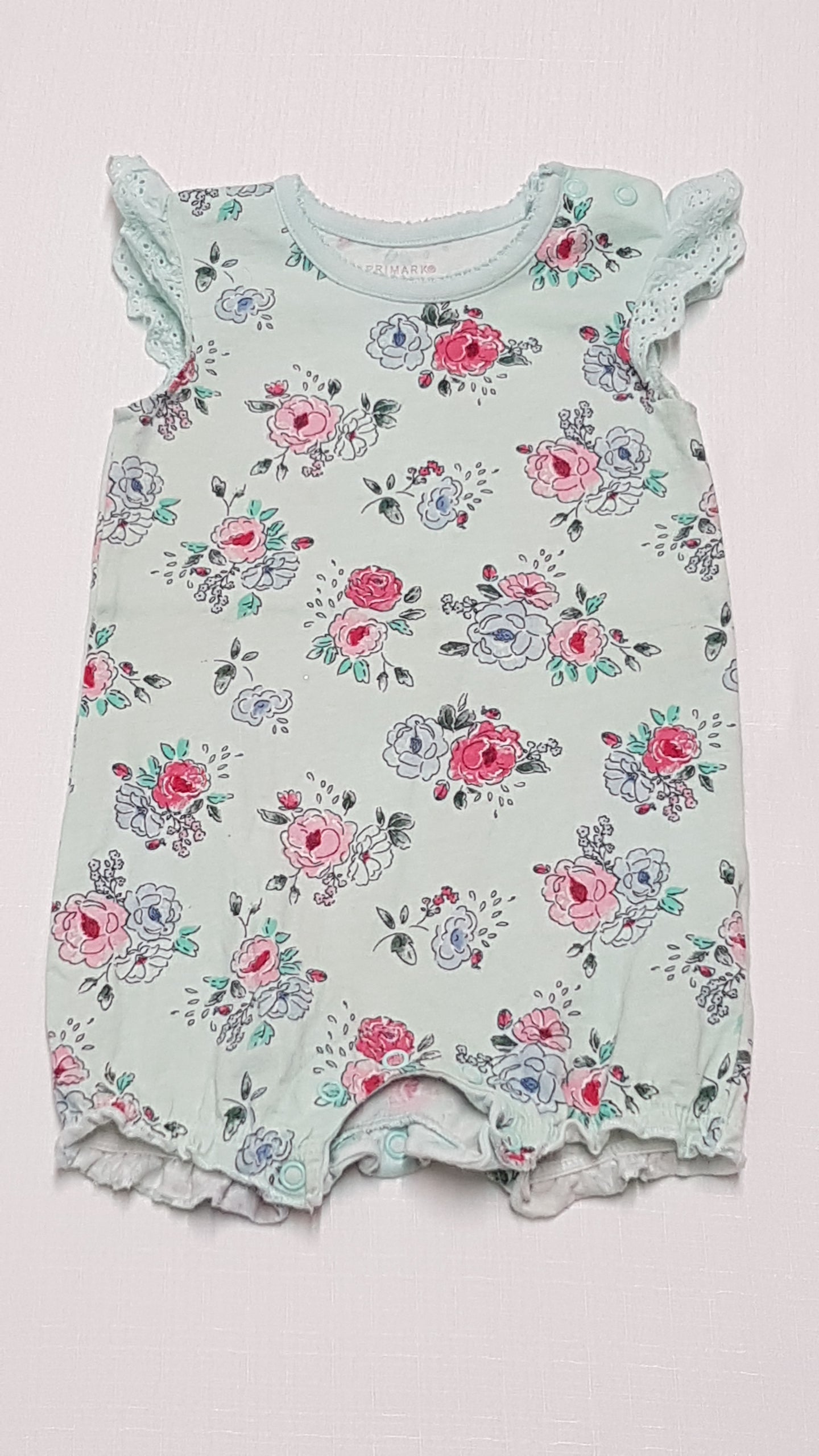 PRIMARK BABY GYÖNYÖRŰ SZÉP VIRÁGOS,HÍMZETT UJJÚ ,FODROS KISLÁNY PLAYSUIT 74