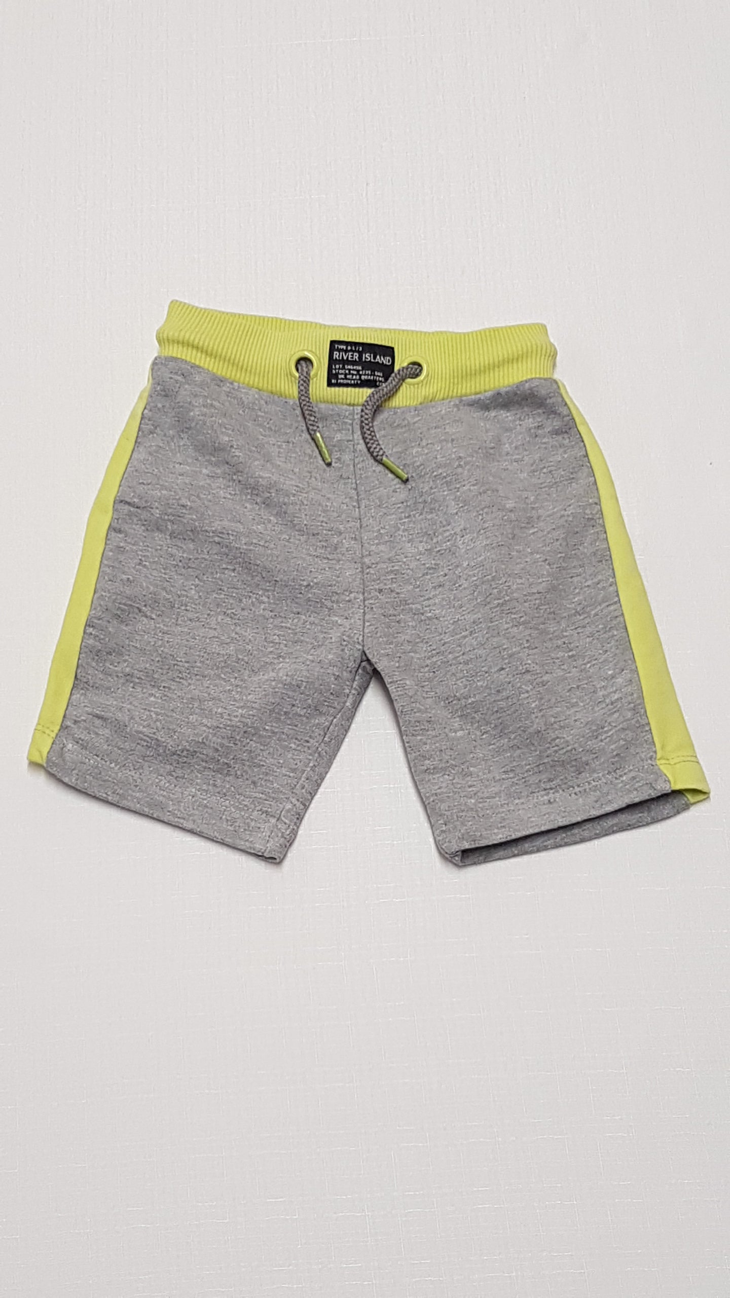 RIVER ISLAND SZÜRKE SZÍNŰ,KÉTOLDALT SÁRGA CSÍKOS,GUMIS DEREKÚ KISFIÚ PAMUT NADRÁG 74