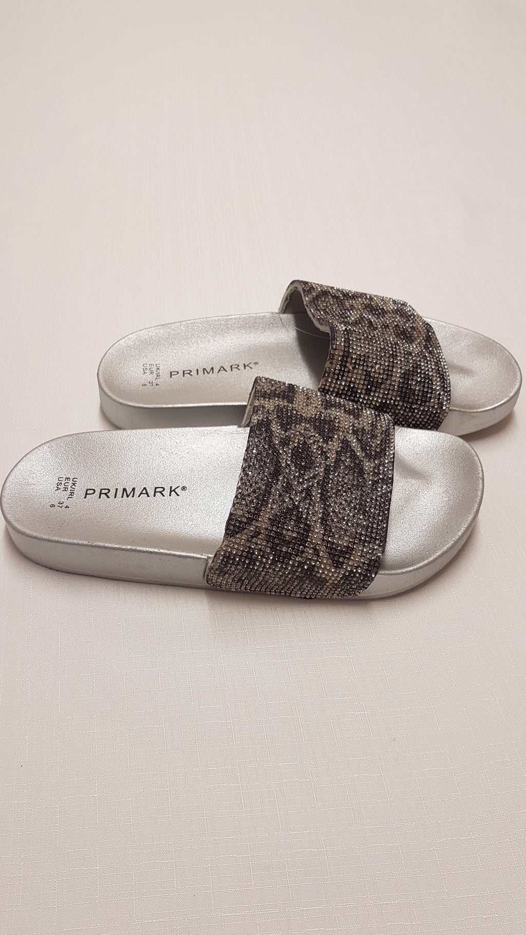 PRIMARK CSILLOGÓ KÖVES, DIVATOS KISLÁNY PAPUCS 37