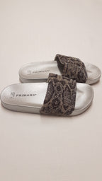 PRIMARK CSILLOGÓ KÖVES, DIVATOS KISLÁNY PAPUCS 37