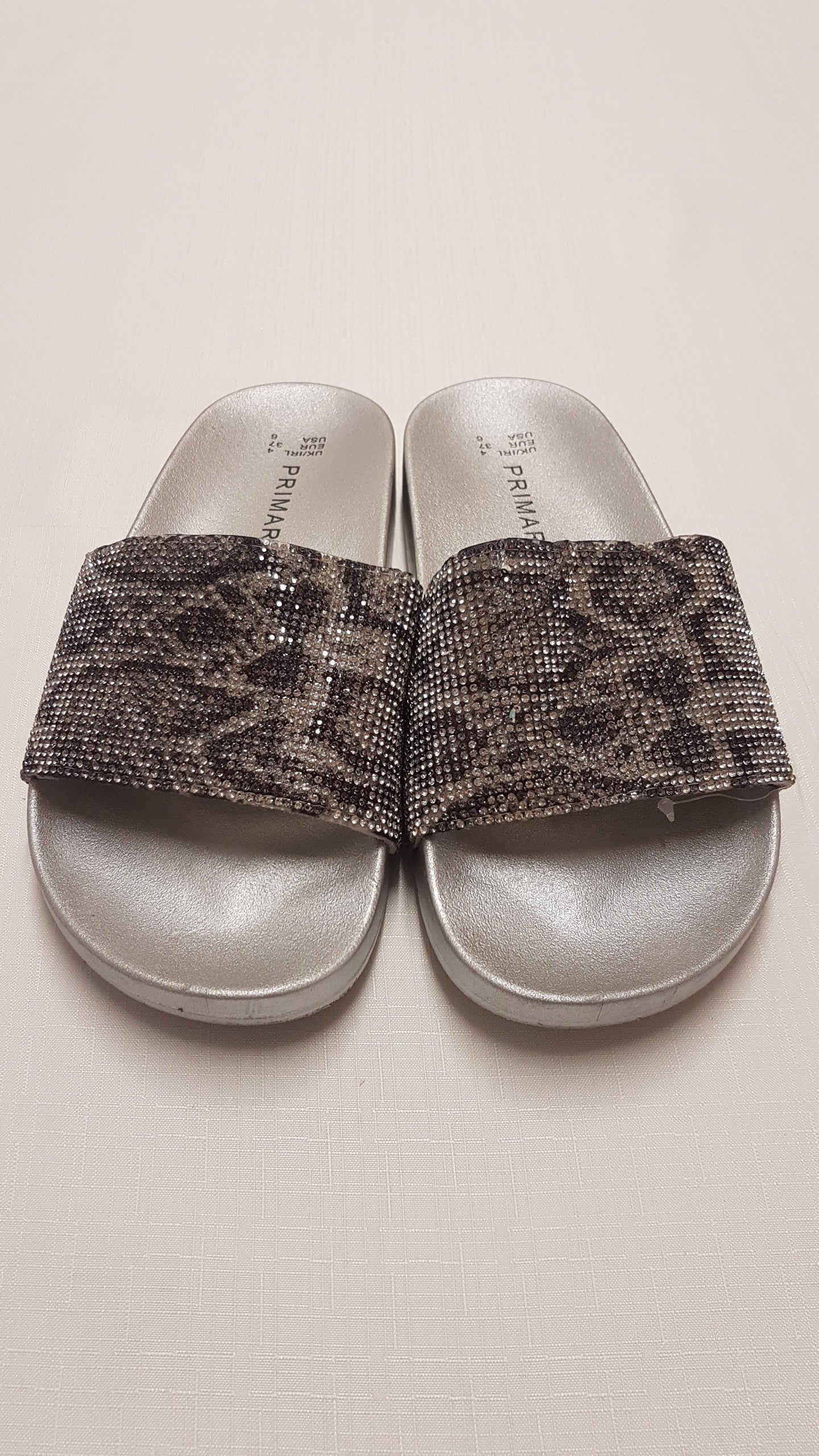 PRIMARK CSILLOGÓ KÖVES, DIVATOS KISLÁNY PAPUCS 37