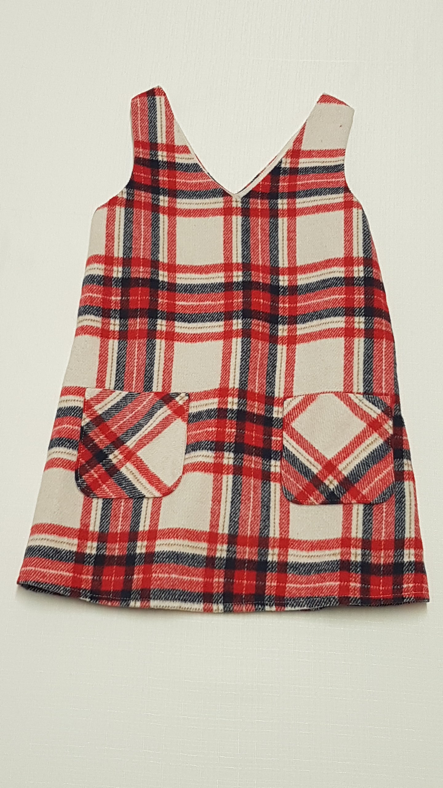 F&F KIDS KÉTOLDALT ZSEBES, NAGY KOCKÁS ,TRENDI KISLÁNY RUHA 104