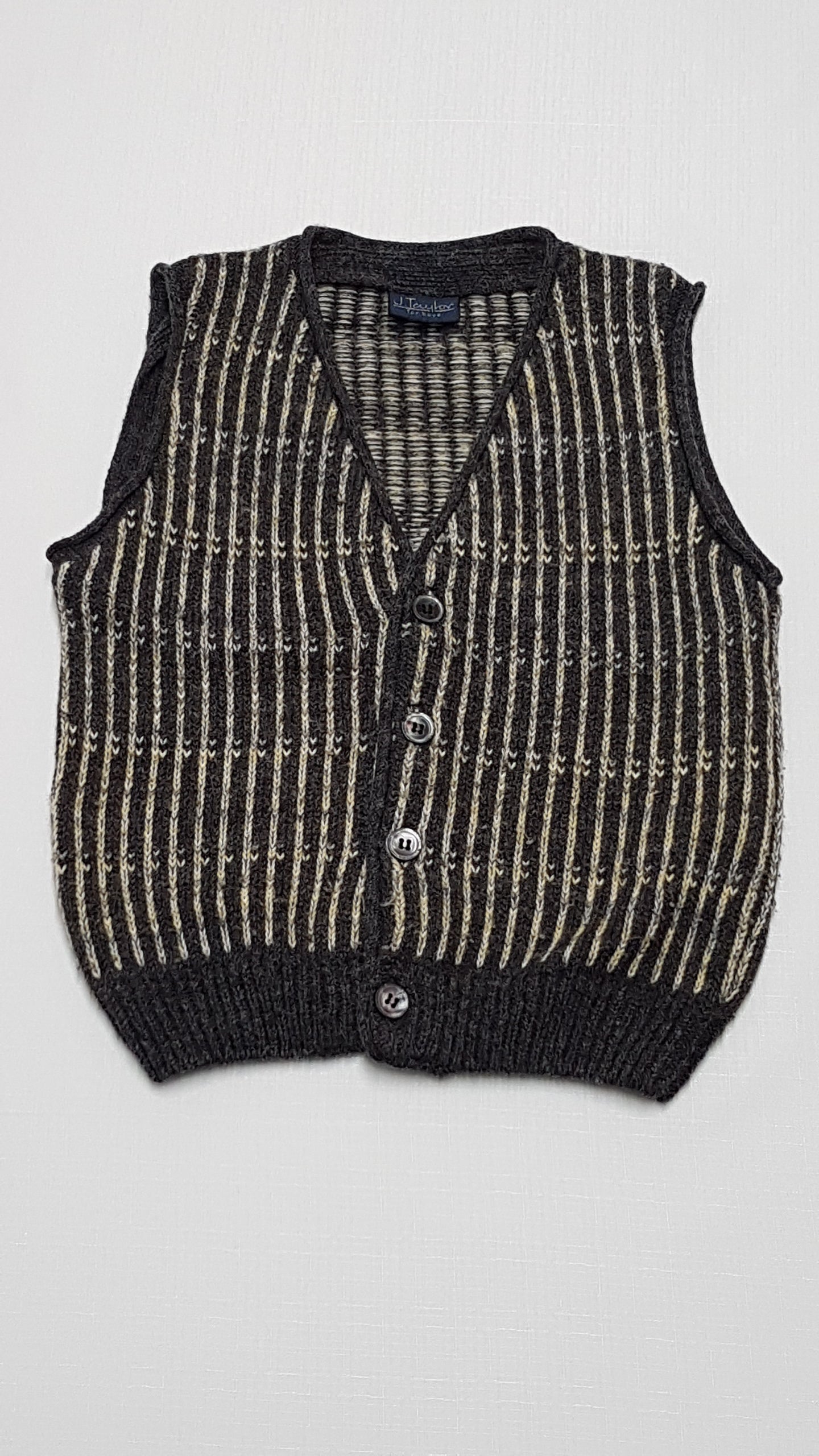 J. TAYLOR MINŐSÉGI,ELEGÁNS KISFIÚ MELLÉNY 110-116