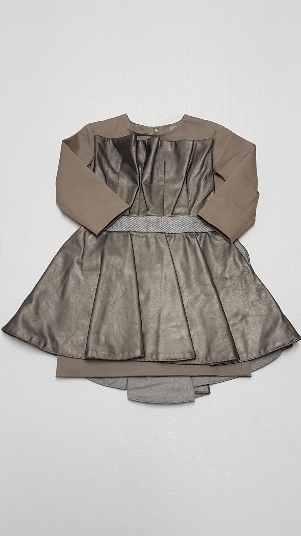 NIKOLIA KIDS DESIGNER KÜLÖNLEGES,CSILLOGÓS, ALKALMI,BŐR HATÁSÚ KISLÁNY RUHA 98-104