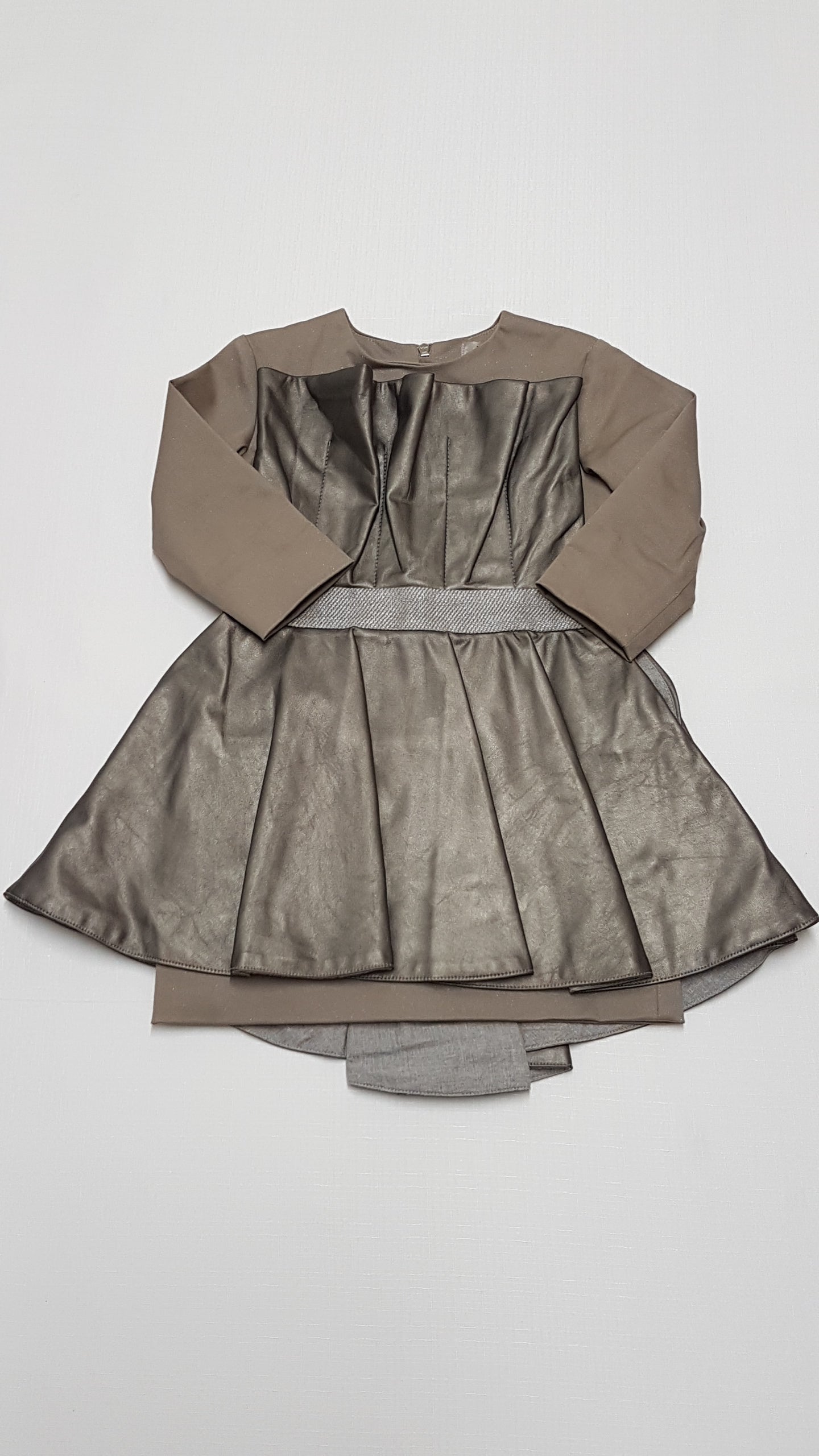 NIKOLIA KIDS DESIGNER KÜLÖNLEGES,CSILLOGÓS, ALKALMI,BŐR HATÁSÚ KISLÁNY RUHA 98-104