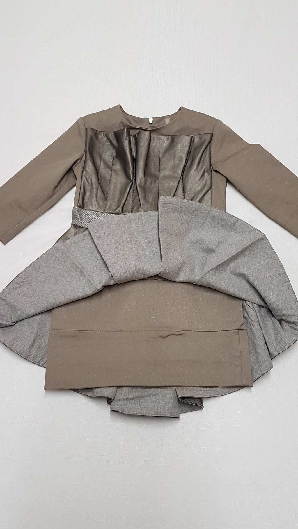 NIKOLIA KIDS DESIGNER KÜLÖNLEGES,CSILLOGÓS, ALKALMI,BŐR HATÁSÚ KISLÁNY RUHA 98-104